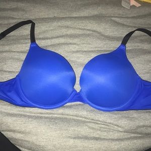 VS pink bra